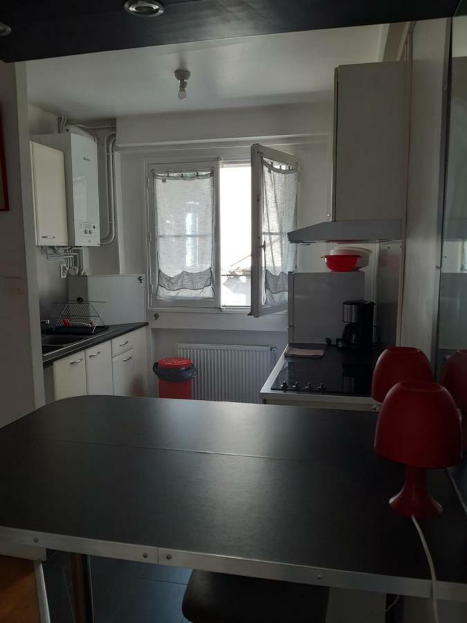 Charmant Appartement Au Pied Du Chateau Gien Exterior photo